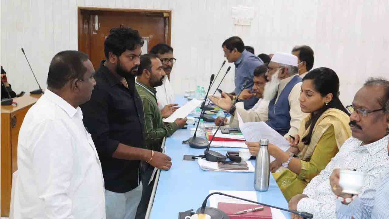 గ్రీవెన్స్‌ వినతులను పరిష్కరించాలి