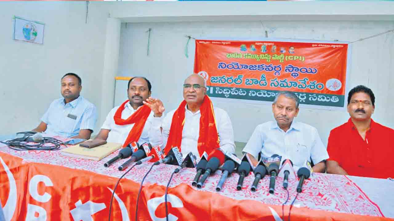 పోడు పట్టాలిస్తామనడం అభినందనీయం