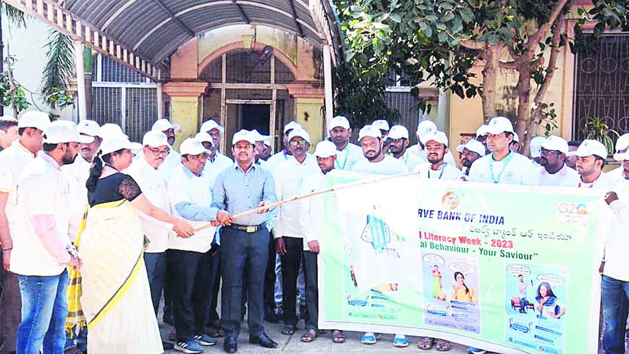 వృథా ఖర్చులు తగ్గించుకోవాలి