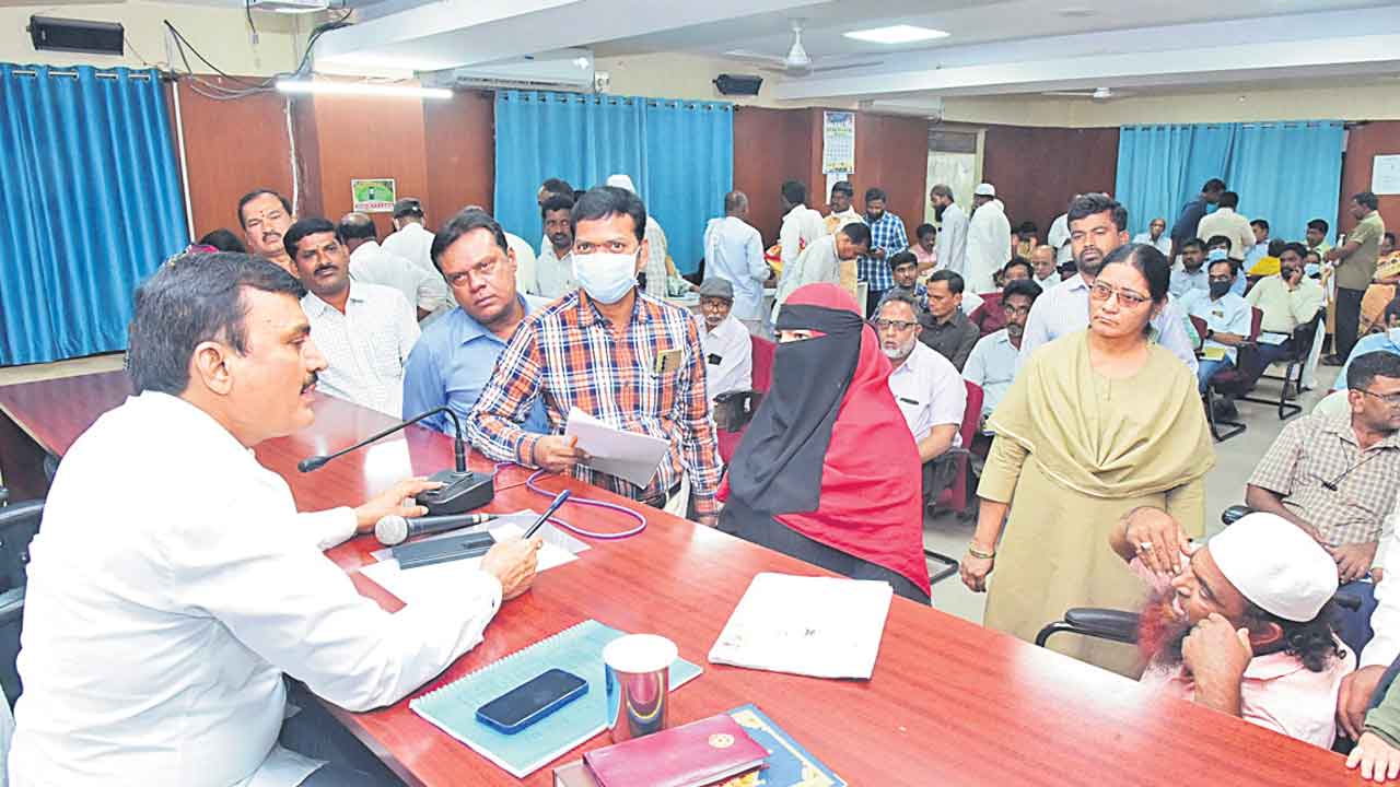 అర్జీలు పరిశీలించి పరిష్కరించాలి