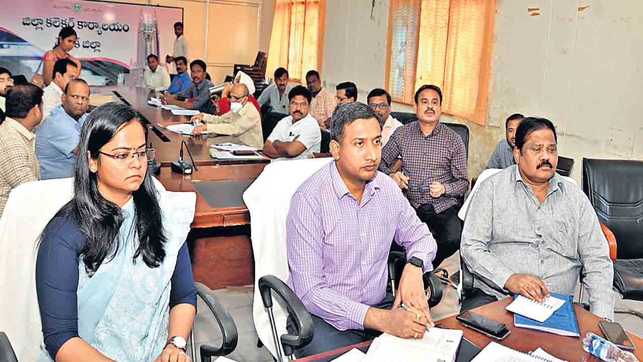 ప్రభుత్వ కార్యక్రమాలు పకడ్బందీగా చేపట్టాలి