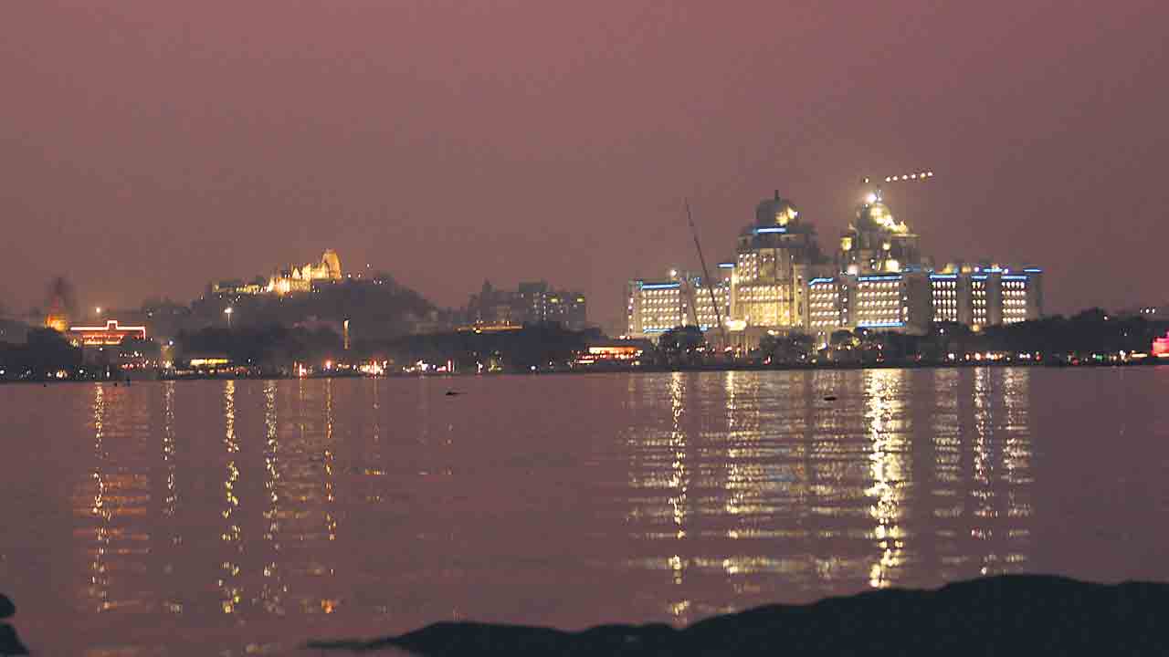 కొండంత రాగం.. గోరంత సాయం