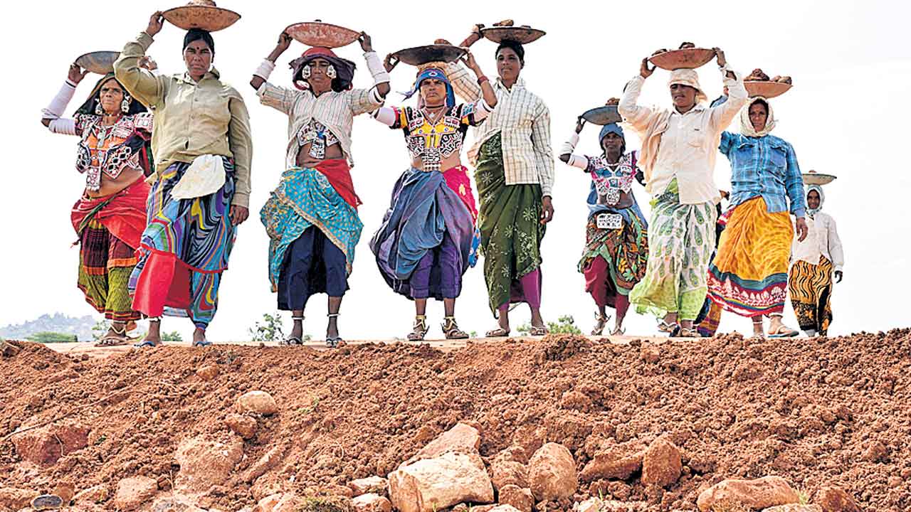 కీలక పథకాలకు భారీ కోత