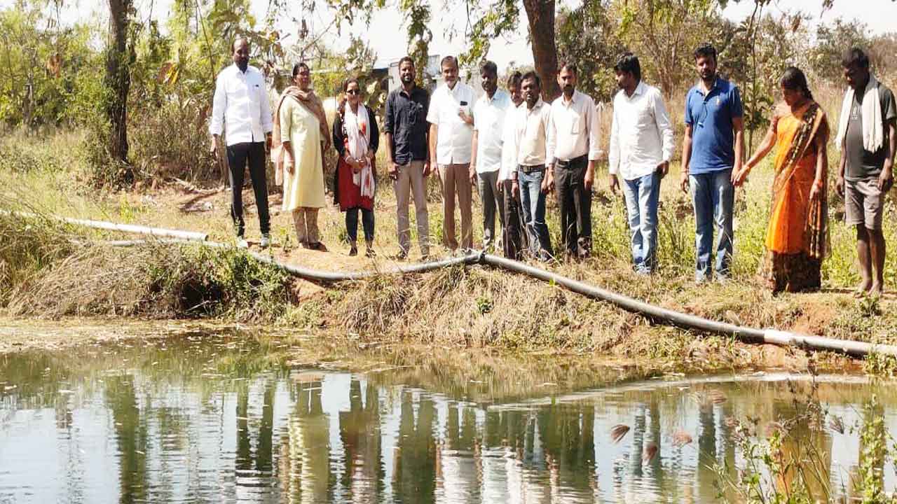 ఈజీఎస్‌ పనుల పరిశీలన