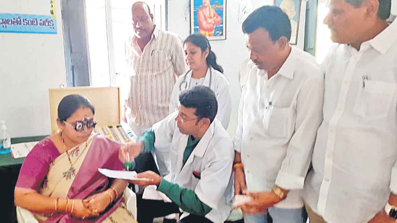 ప్రతి ఒక్కరికీ కంటి పరీక్షలు