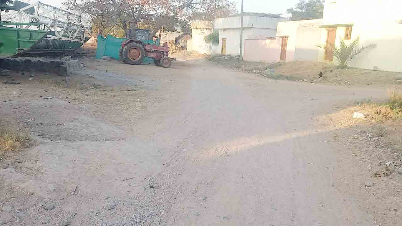 మట్టి రోడ్లకు మహర్దశ