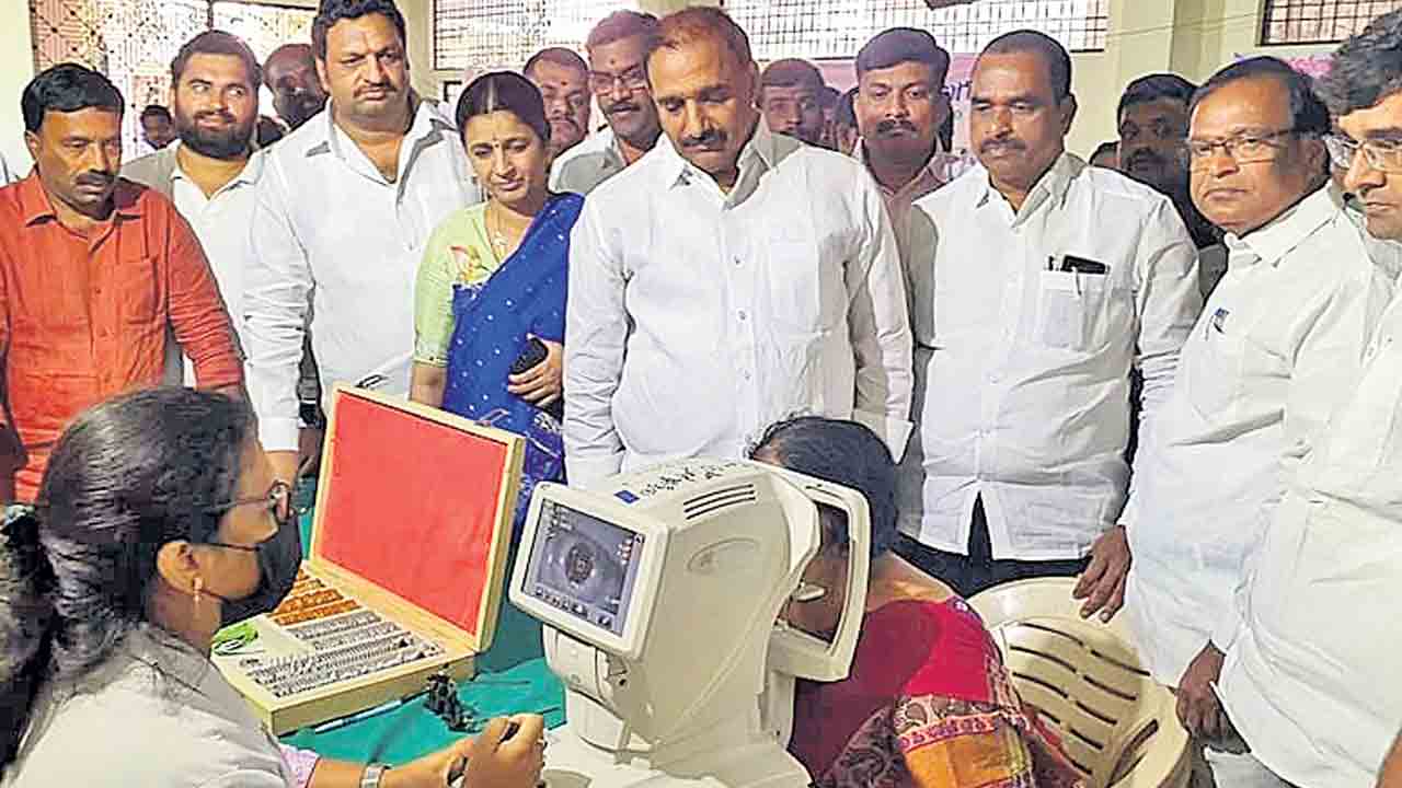 కంటి వెలుగు.. ఇంటికి వెలుగైతున్నది