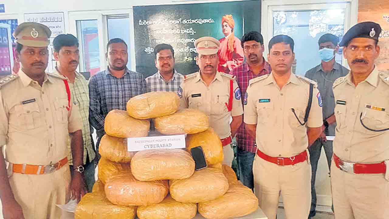 ఆర్థిక ఇబ్బందులతో..గంజాయి దందా