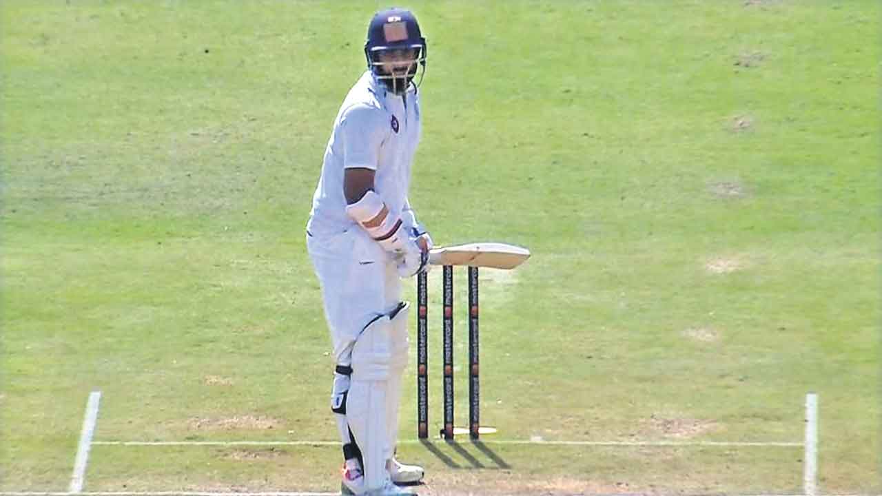 వారెవ్వా విహారి ఒంటిచేత్తో అసమాన పోరాటం