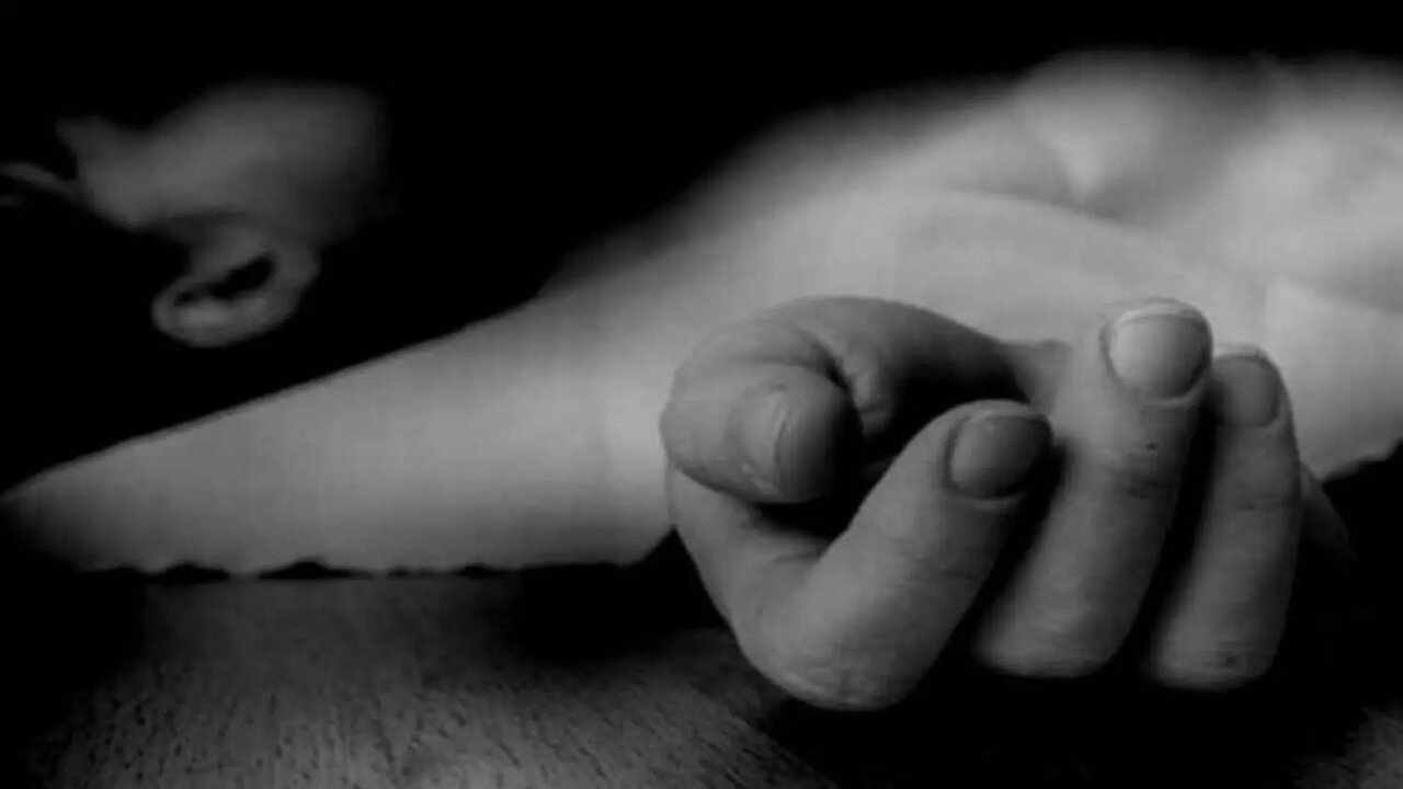 ఫోన్ చూడొద్దన్న తల్లి.. కూతురు ఆత్మ‌హత్య‌