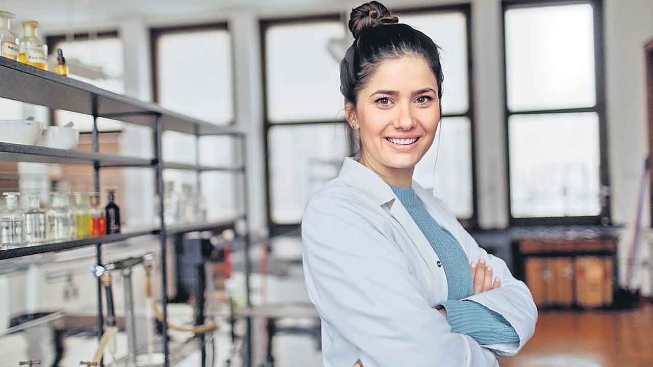 సైన్స్‌ మహిళలకు జోహార్లు