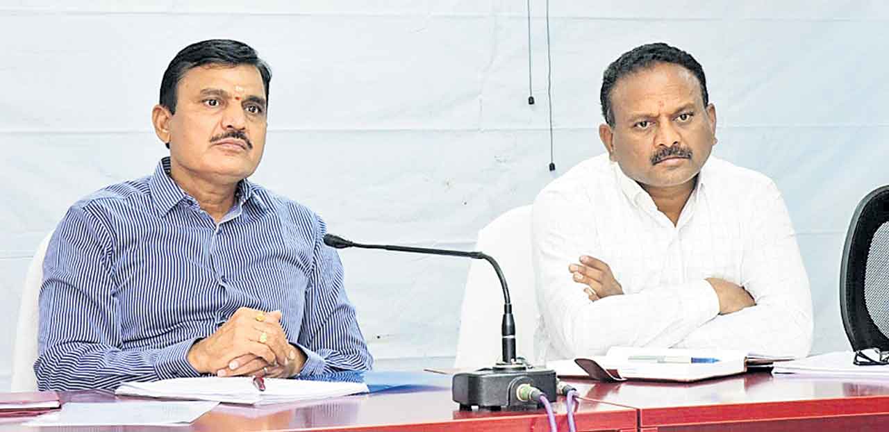 భూ సేకరణను వేగవంతం చేయాలి