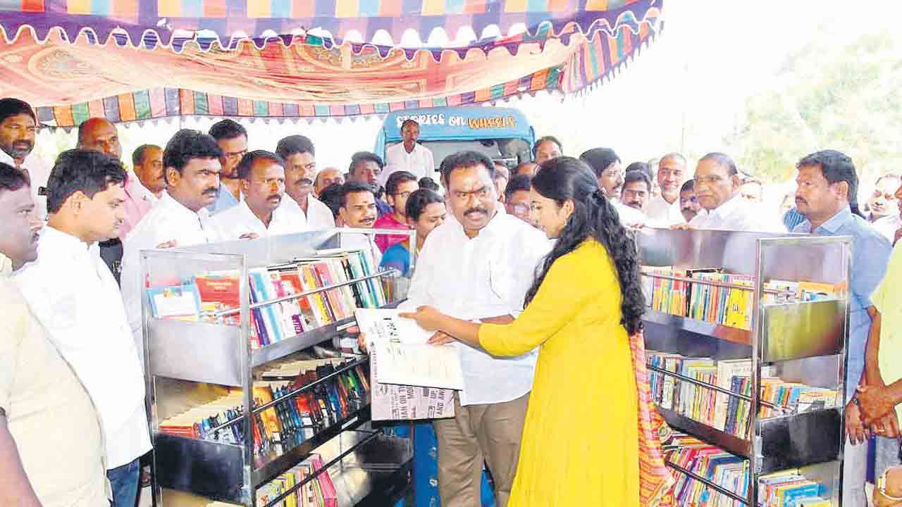 చిన్న వయసులోనే సామాజిక సేవ