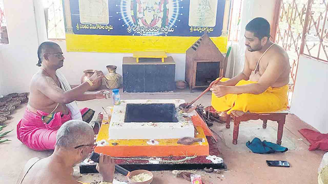 కొనసాగుతున్న బ్రహ్మోత్సవాలు