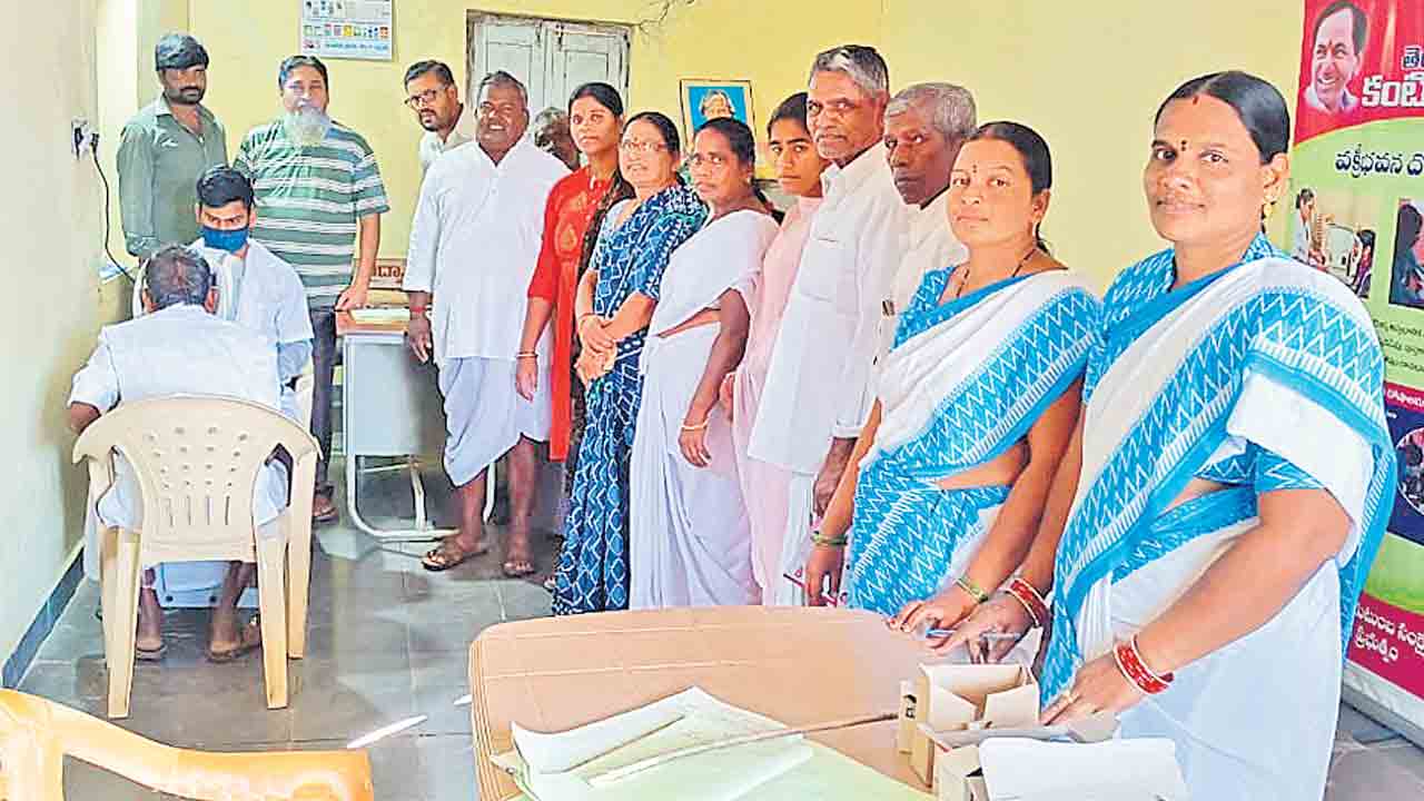 ఊరూరా కంటి వెలుగు క్యాంపులు