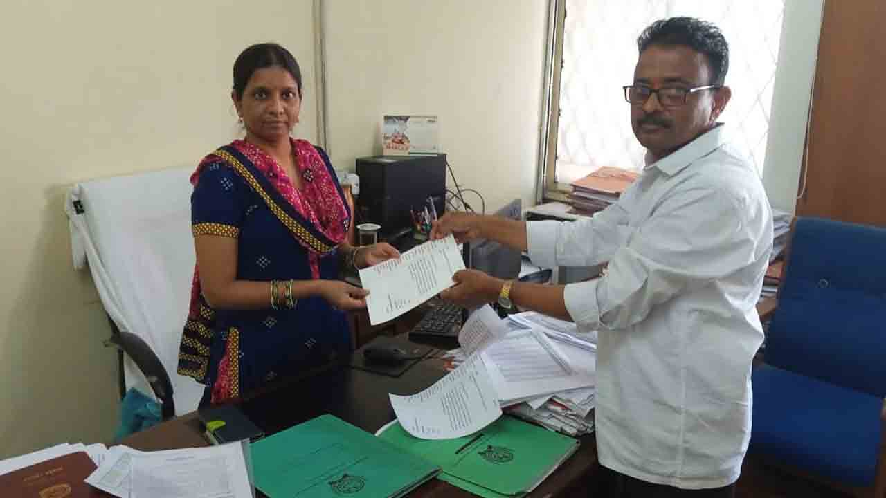 కమీషన్‌ అందక రేషన్‌ డీలర్ల ఆందోళన