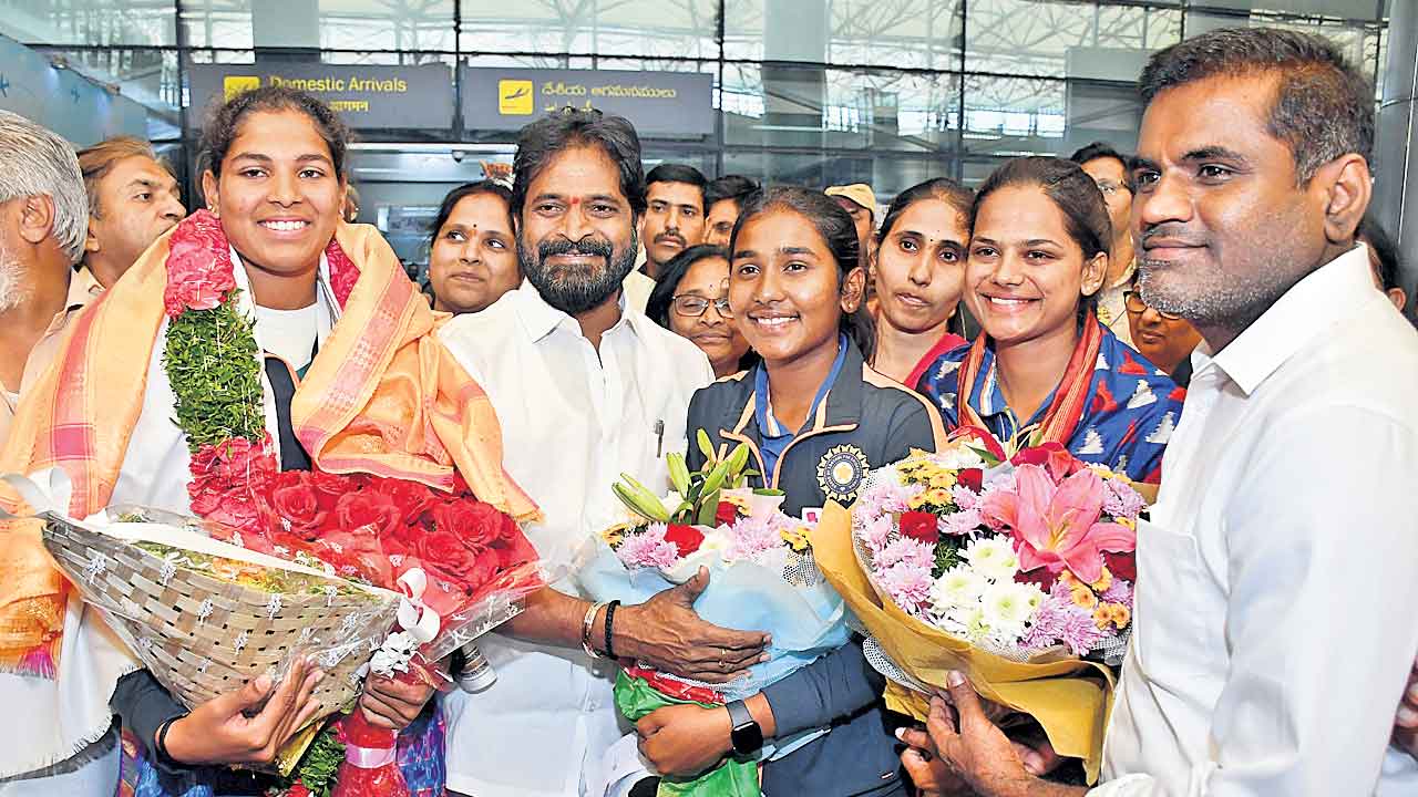 చాంపియన్లకు ఘన స్వాగతం