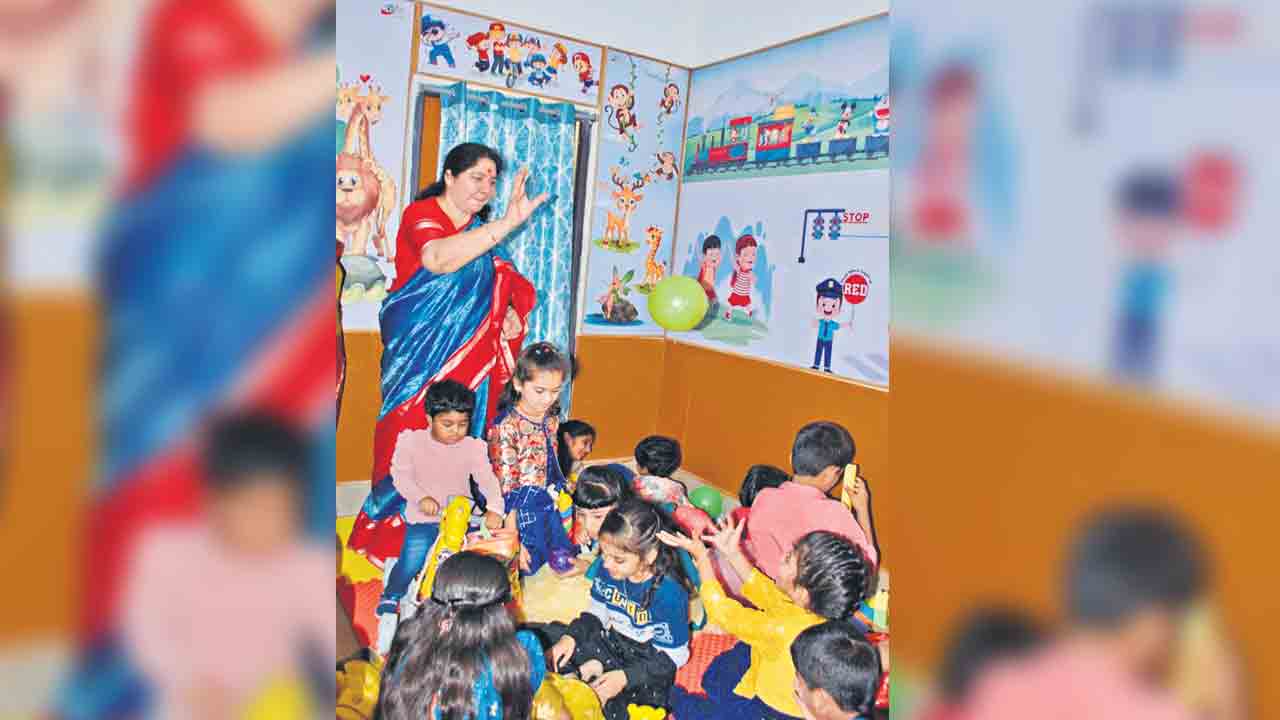 ఠాణాలో చిన్నారుల ఆట గది ప్రారంభం