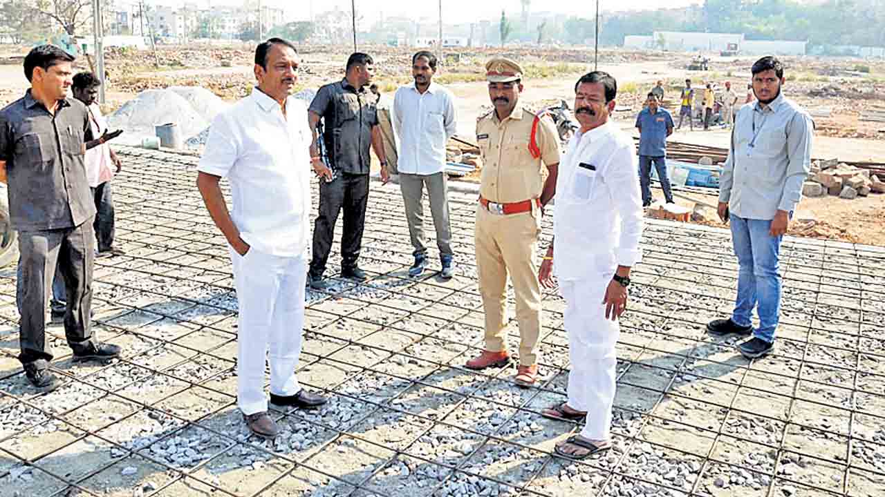 కార్పొరేట్‌ వైద్యం అందించడమే లక్ష్యం