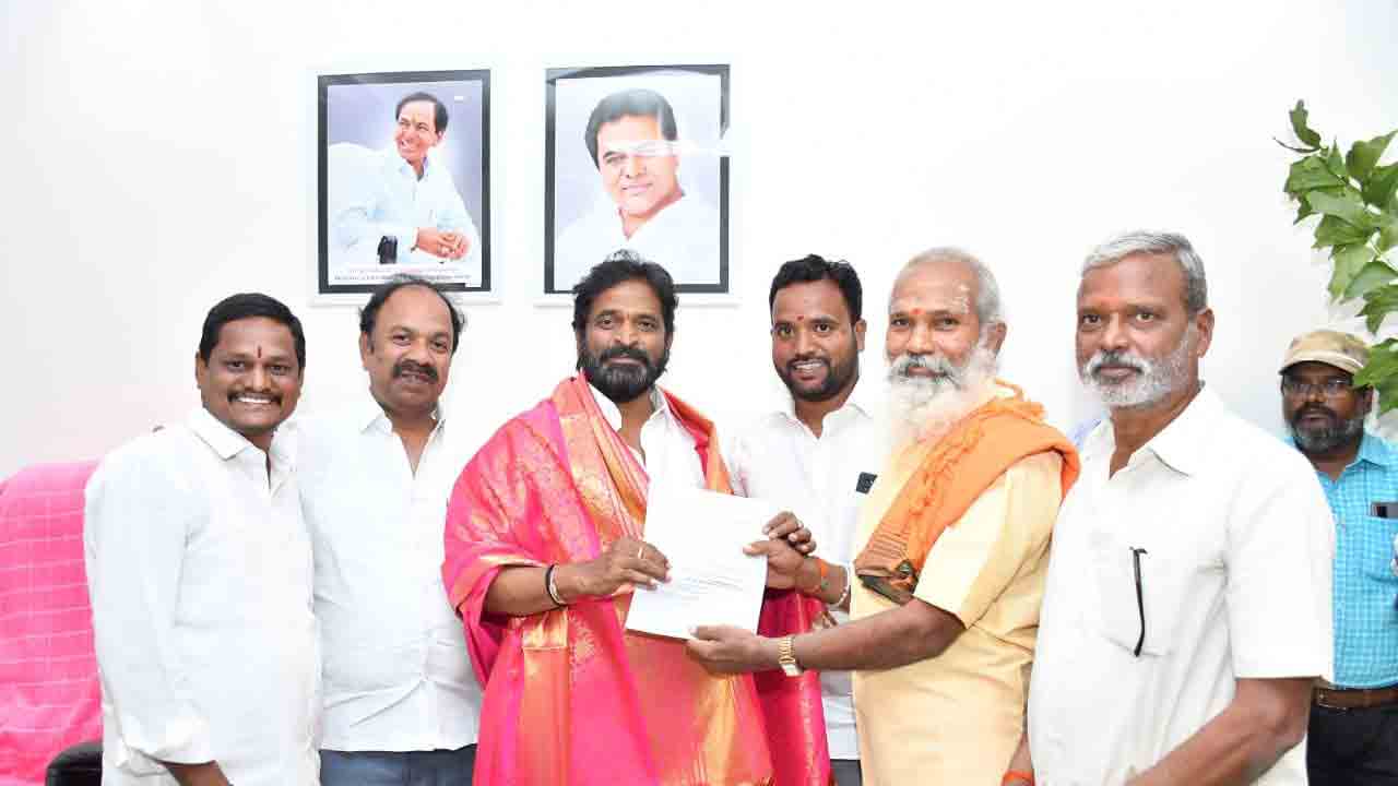 ఆలయాలాభివృద్ధికి కృషి