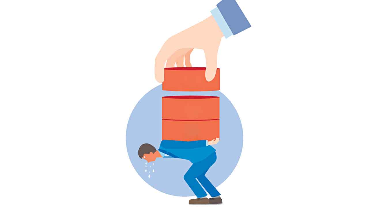 ఆదాయ పన్నుతో దొంగ దెబ్బ.. పాత పన్ను పద్ధతిని ఎత్తేసేందుకు కేంద్రం ఎత్తులు