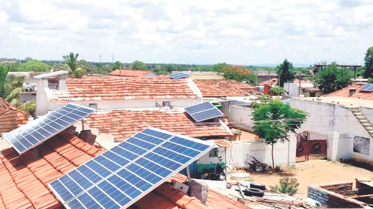 పల్లెల్లో సౌర వెలుగులు