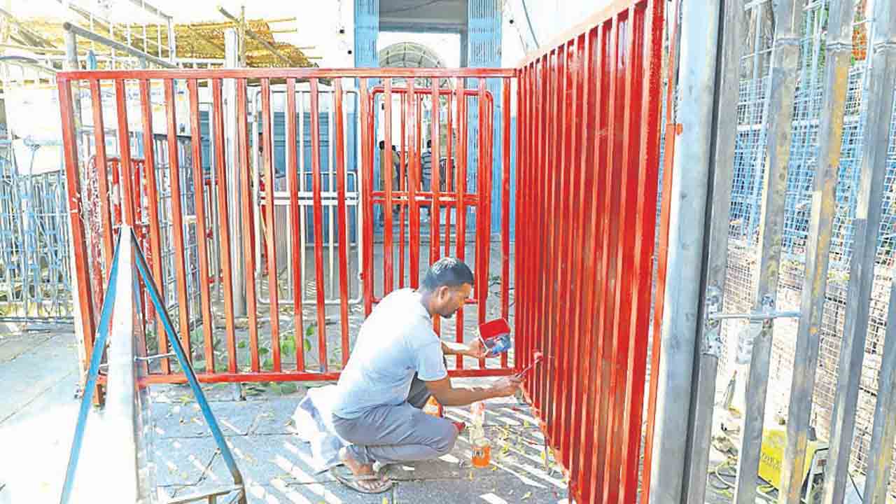 మహా శివరాత్రికి వేములవాడ ముస్తాబు