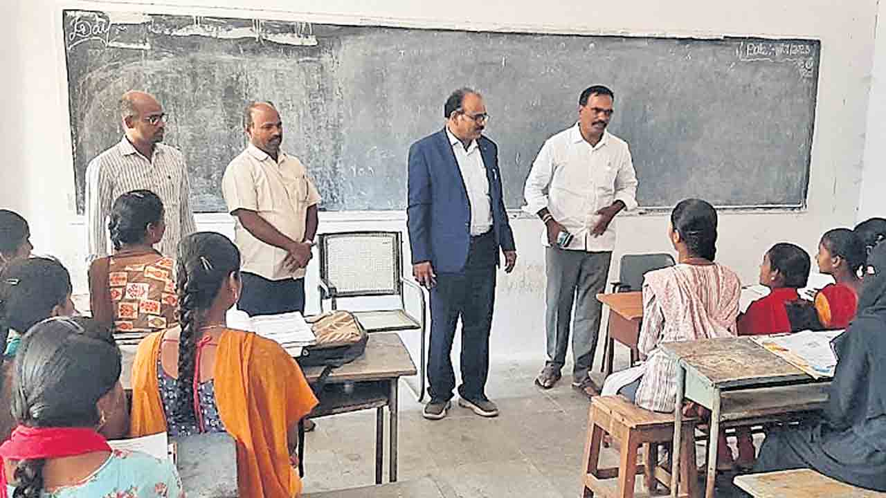 విద్యార్థులు ఇష్టపడి చదవాలి