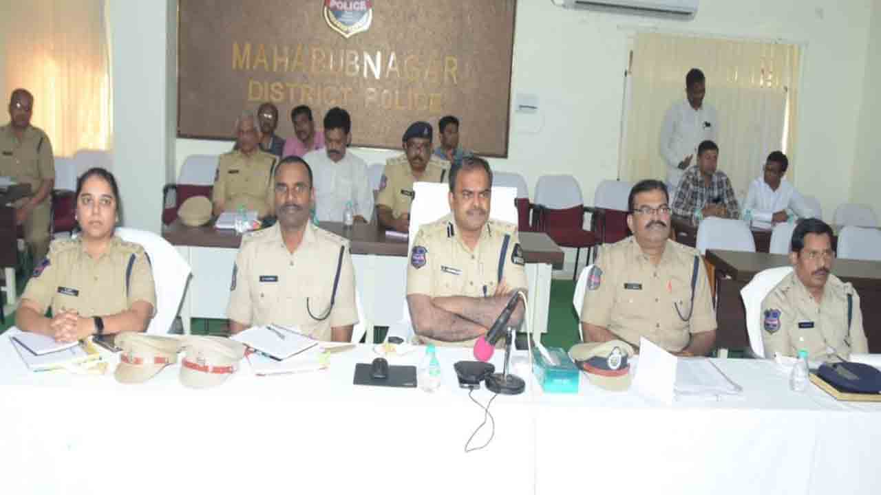 శాంతిభద్రతలను పరిరక్షించాలి