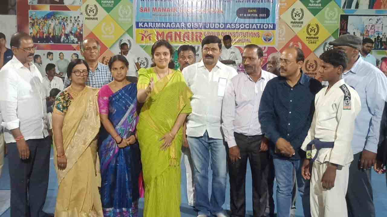 బాలికలు యుద్ధ క్రీడలో రాణించాలి