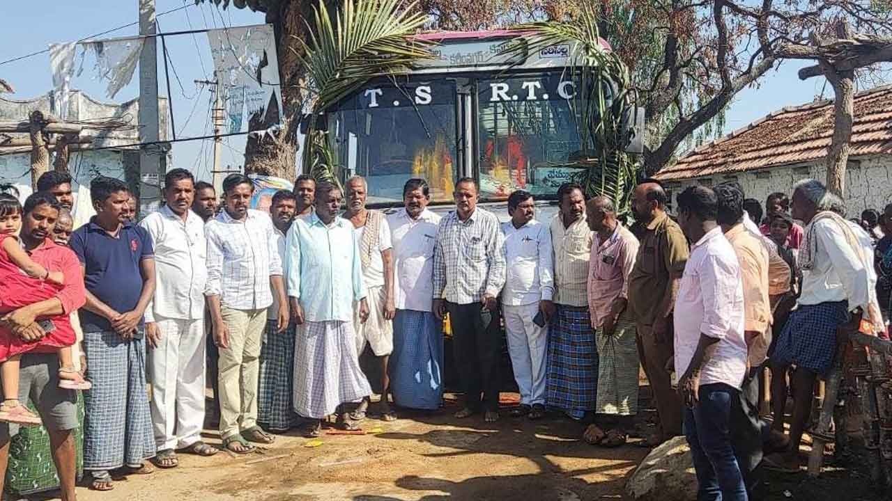 కుటుంబానికి చేయూత ఊరికి బస్సు