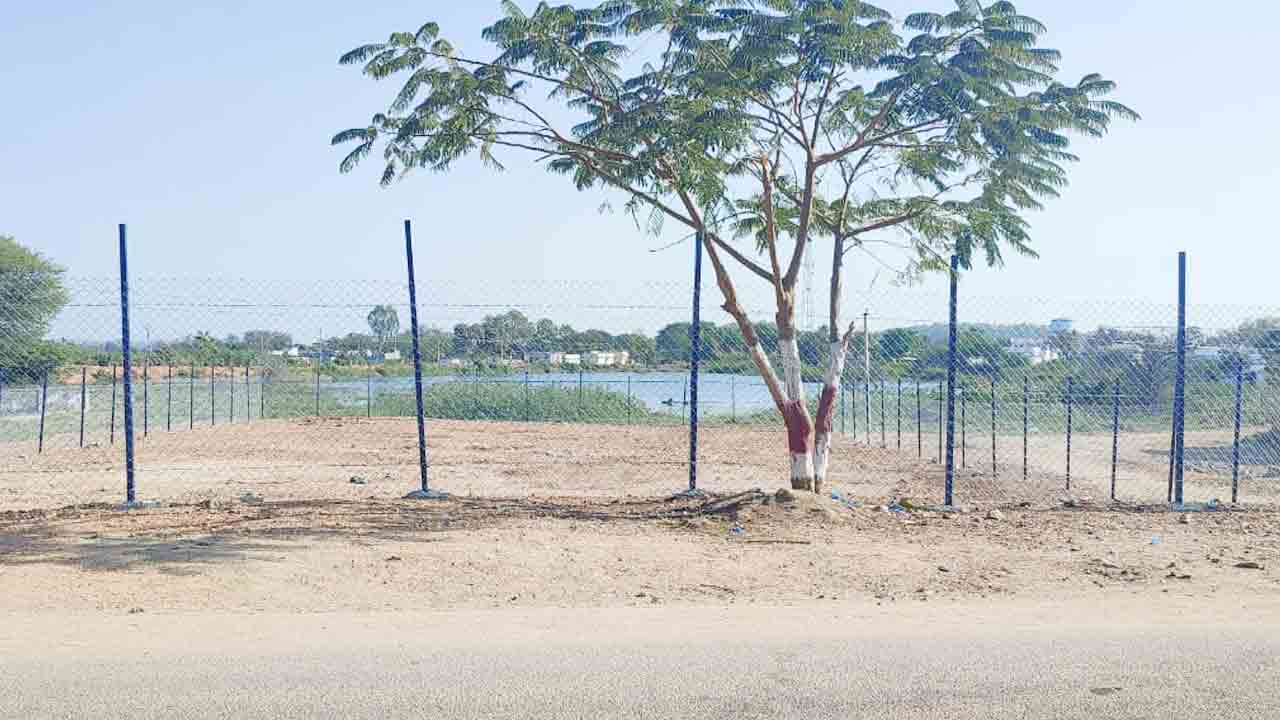 ఆక్రమణలపై స్పందించిన అధికారులు