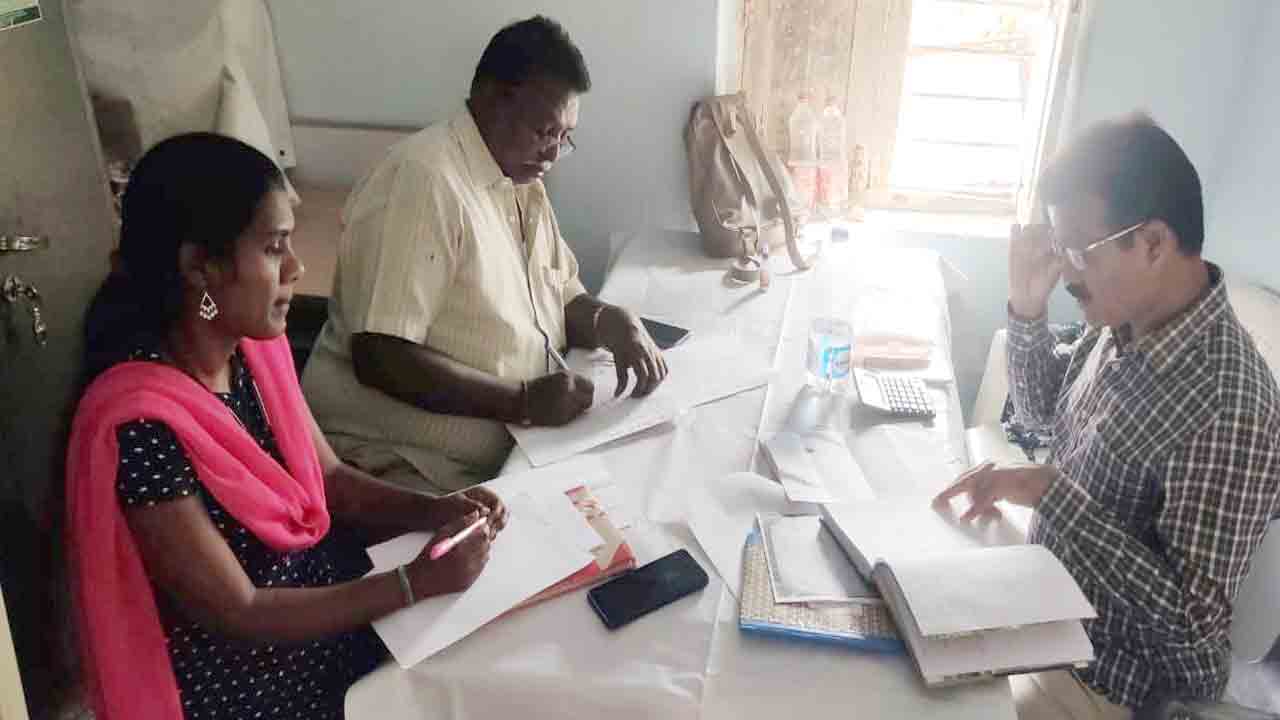 మృతుల ఆసరా స్వాహా!