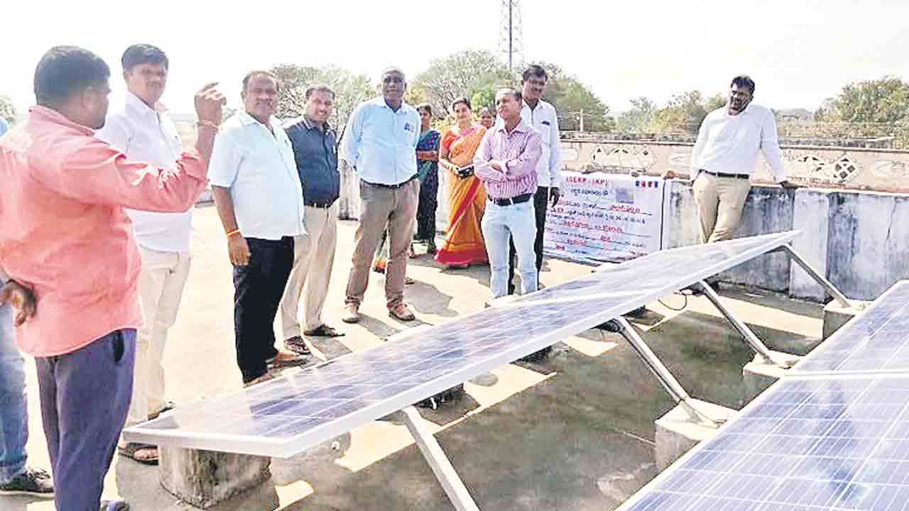 పల్లెల్లో సౌర వెలుగులు