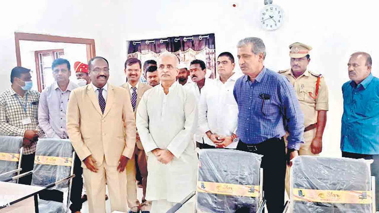 నందిమేడారంలో న్యాయ సేవలు