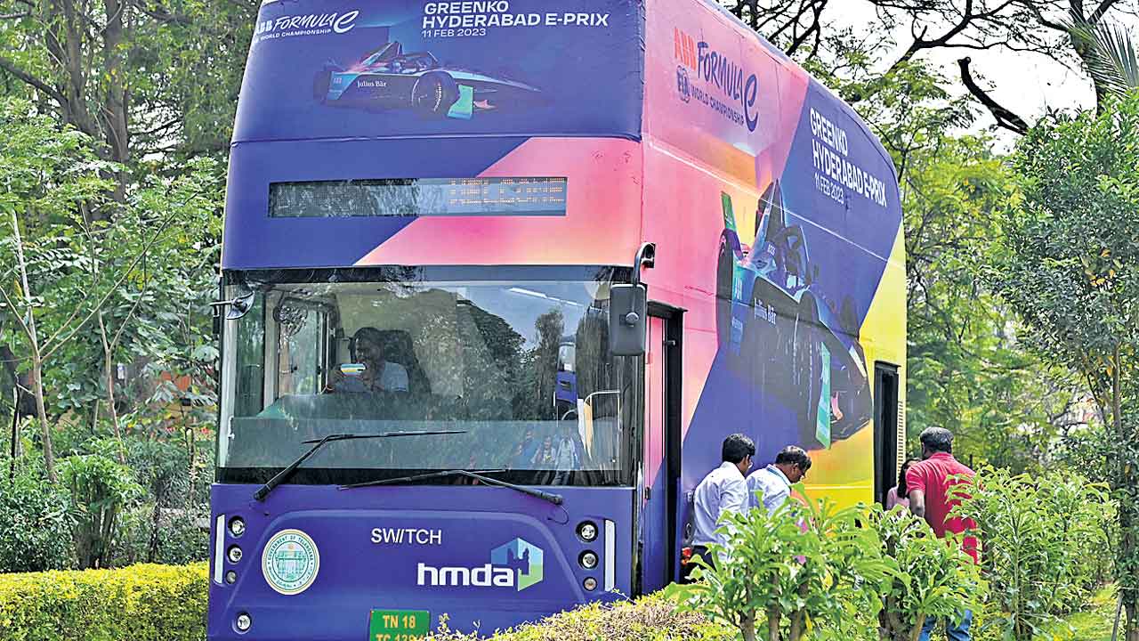 ఆరు నెలల్లో 25-30 డబుల్‌ డెక్కర్లు