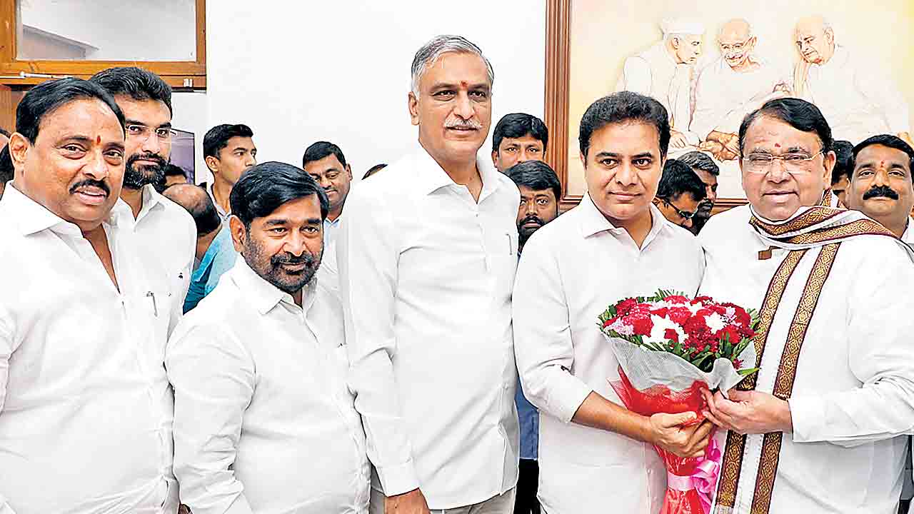 స్పీకర్‌ పోచారానికి శుభాకాంక్షల వెల్లువ