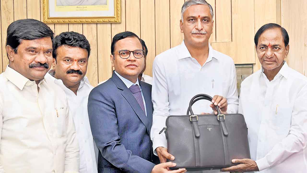 అత్యధిక సమయం బడ్జెట్‌ చదివిన హరీశ్‌