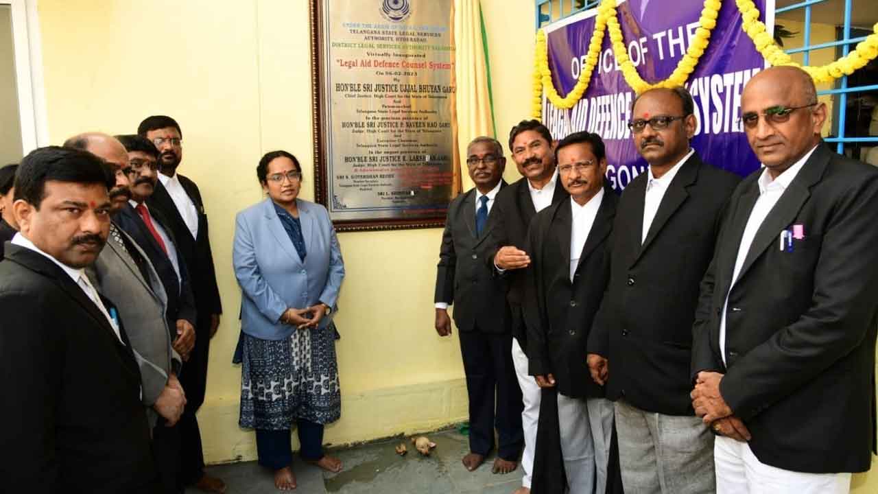 పేదలకు ఉచిత న్యాయ సహాయం అందించాలి