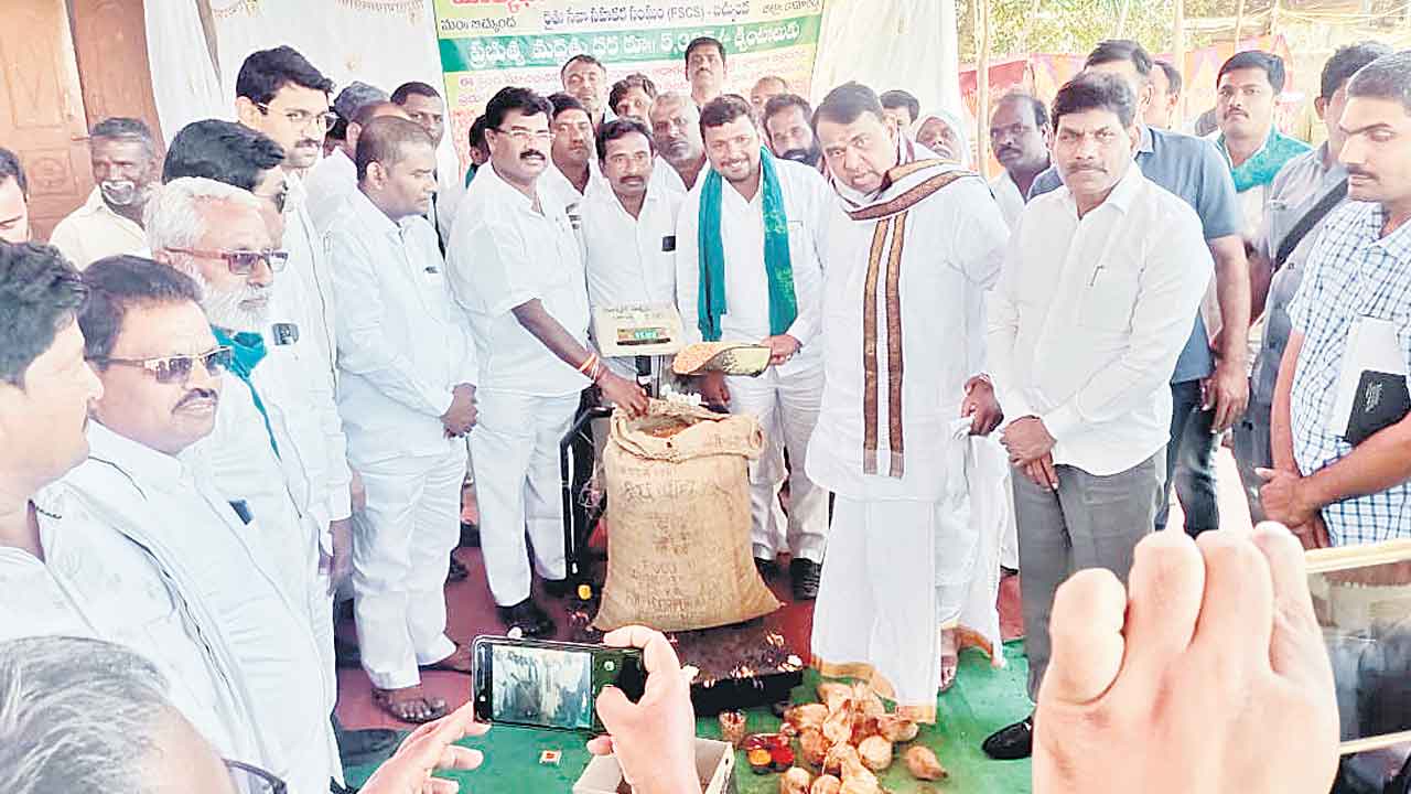 సోయా విత్తన శుద్ధి పరిశ్రమ ఏర్పాటుకు కృషి