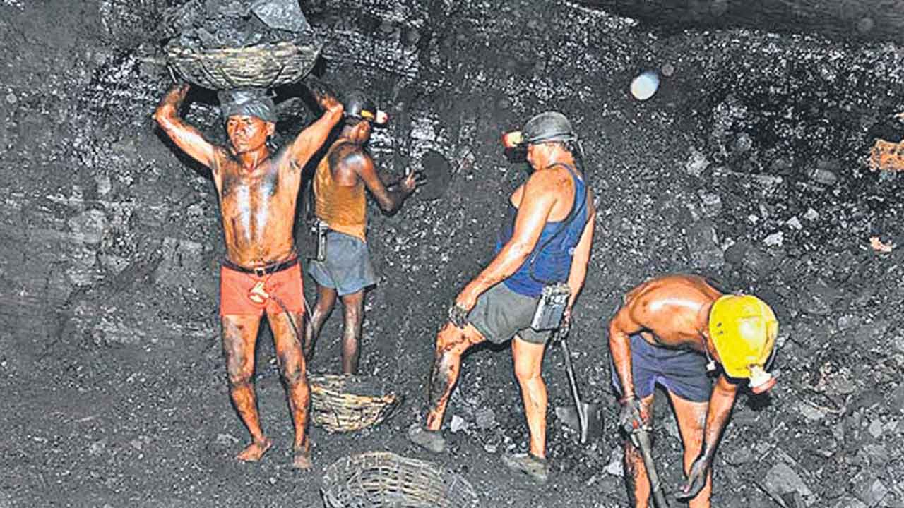 కార్మికులపైనా కషాయం