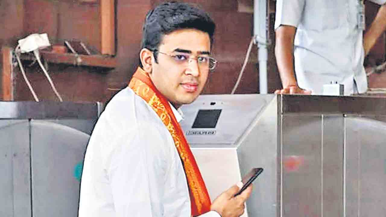 రైతు రుణాలు ముకు పిండి వసూలు చేయాల్సిందే: బీజేపీ ఎంపీ తేజస్వీ సూర్య