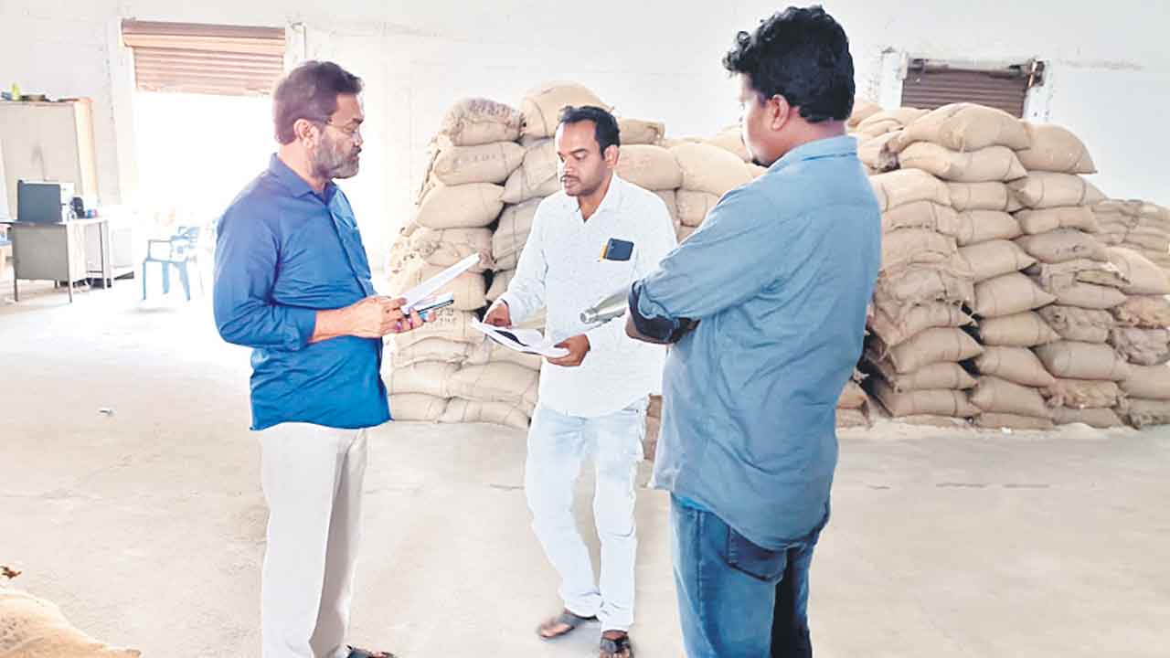 రేషన్‌ డీలర్లకు బయోమెట్రిక్‌