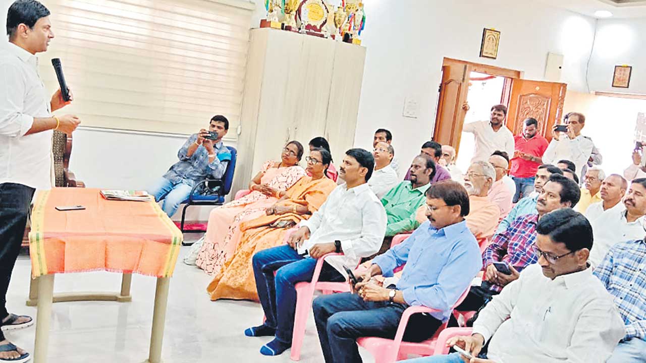 టైప్‌రైటింగ్‌ ఇన్‌స్టిట్యూట్లకు సహకారం