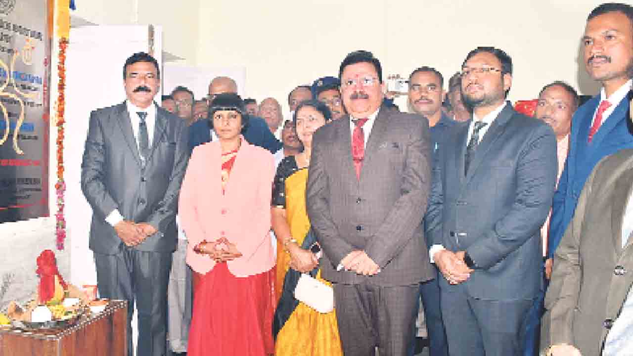 స్వాతంత్య్ర స్ఫూర్తితో సేవలందించాలి