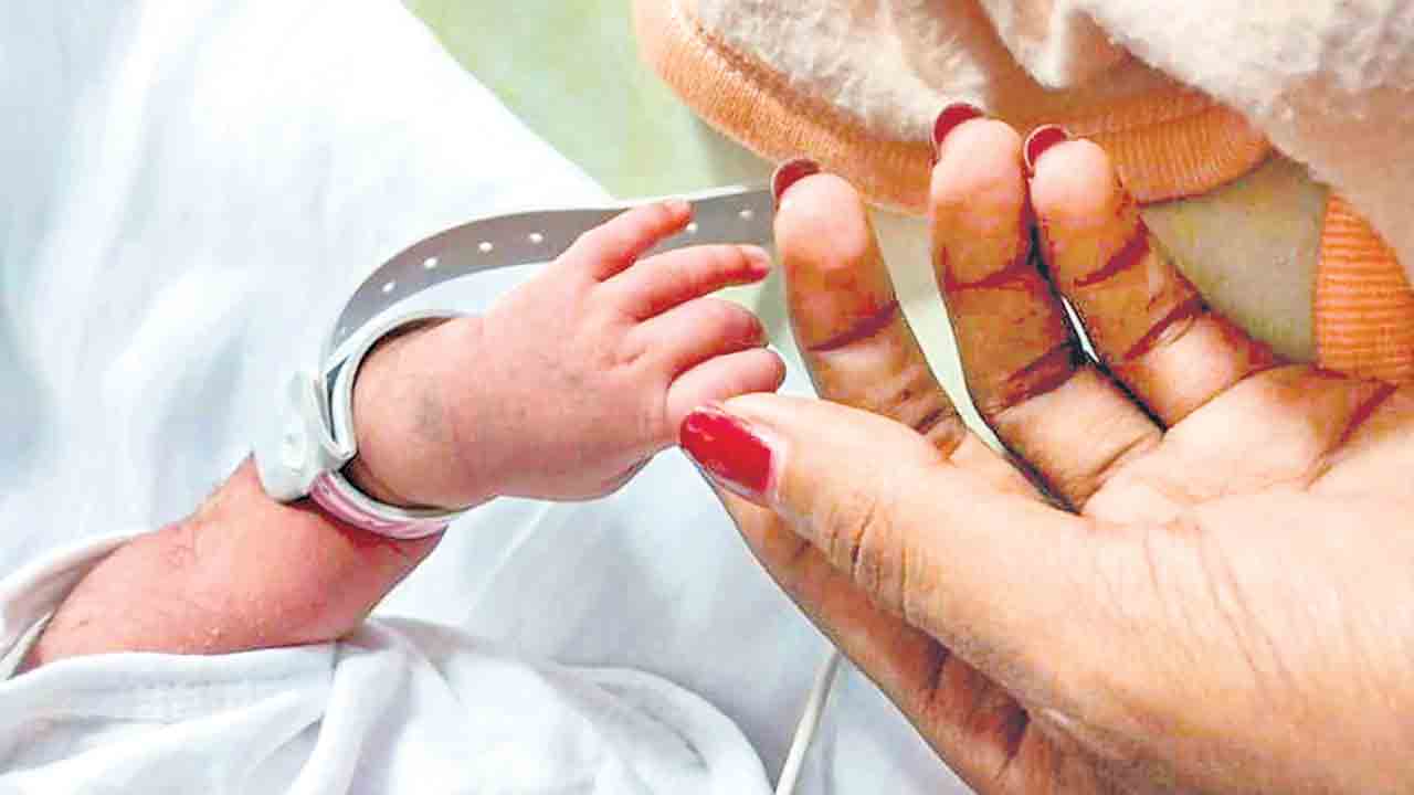 తల్లిదండ్రులైన ట్రాన్స్‌జెండర్‌ జంట