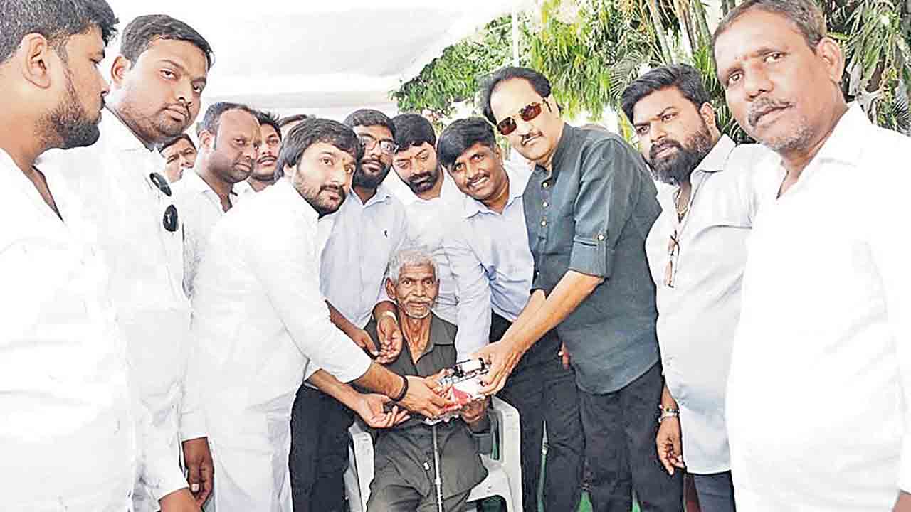 పేదలకు కార్పొరేట్ స్థాయి వైద్య సేవలు