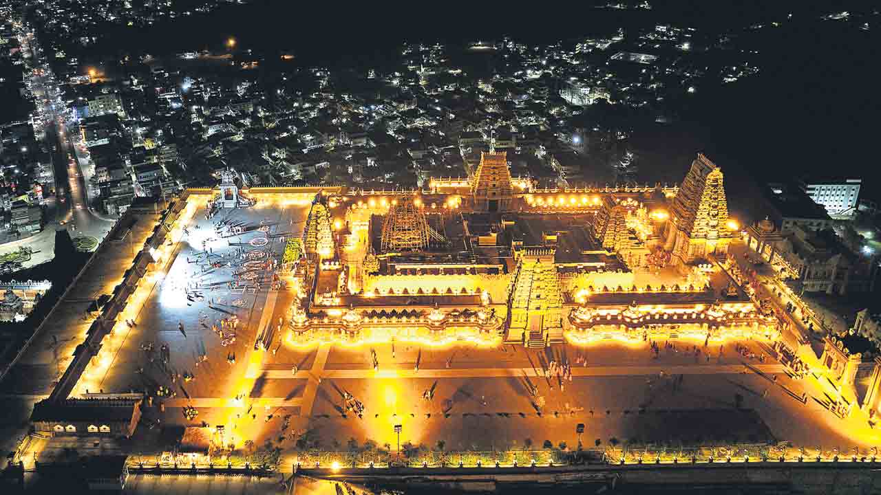 ఆ పేరు సువర్ణశోభితం