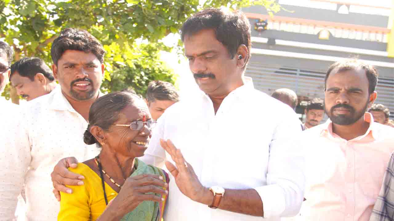 గడప గడపకూ జన నేత