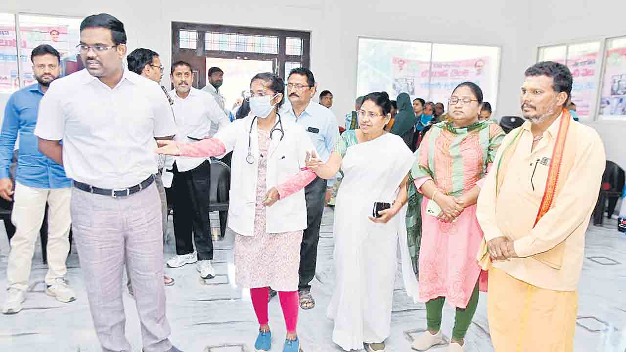 ఊరూరా కొనసాగుతున్న కంటి వెలుగు శిబిరాలు